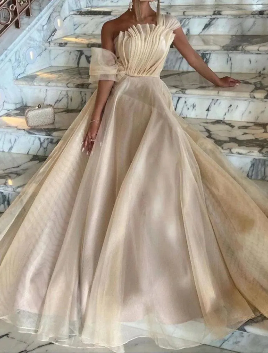 A-Line Prom Dresses Elegant Dress Formal Sweep / Brush Train Sleeveless Square Neck Tulle with Pleats