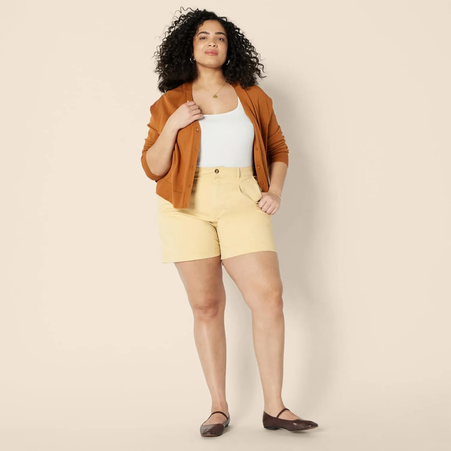 Amazon Essentials Women's High-Rise Relaxed-Fit Elastic Back Short