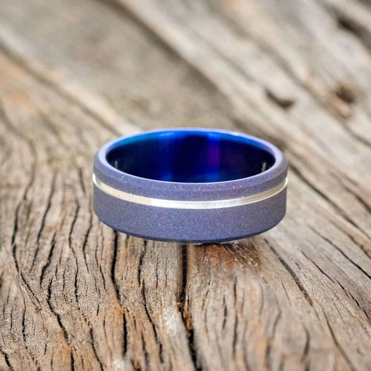 FIRE-TREATED & SANDBLASTED WEDDING BAND WITH AN OFFSET GROOVE - TITANIUM - SIZE 10
